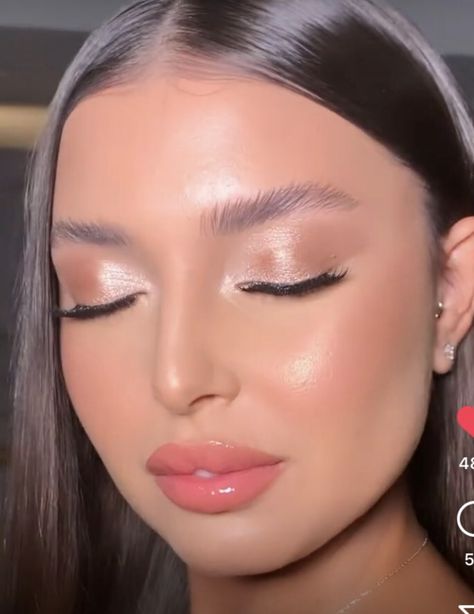 Soft Glam Rose Gold Makeup, Simple Shimmery Eye Makeup, Soft Pink Glam Makeup Looks, Soft Glowy Makeup Wedding Brown Eyes, Light Pink Hoco Makeup, Hoco Makeup Ideas Pink, Eye Makeup For Beige Dress, Soft Glam Makeup Glitter, Light Shimmery Eye Makeup