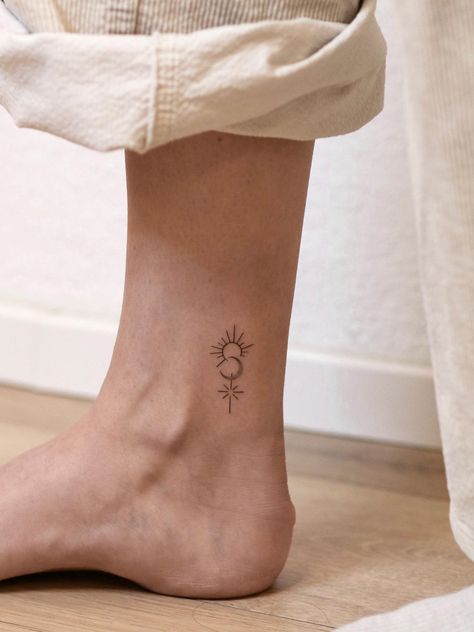 25 Sun and Moon Tattoo Ideas with Meaning for Female Tattoo Ideas Female Spiritual, Mini Tattoos With Meaning, Sun And Moon Tattoo Designs, Tattoo Sun And Moon, Feminine Moon Tattoo, Sun And Moon Tattoo Ideas, Mini Tattoo Ideas, Simple Sun Tattoo, Moon Tattoo Ideas