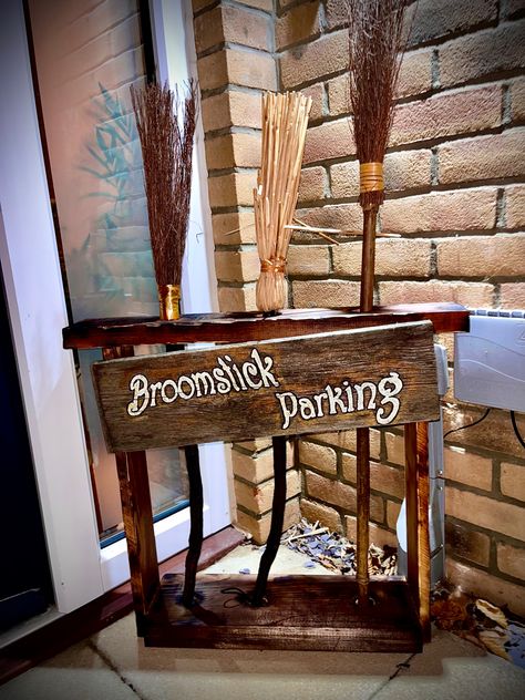 Witches Broom Holder, Broom Parking Sign Diy, Witch Broom Parking, Broom Parking Sign, Broom Parking, Halloween Brooms, Halloween Frame, Witches Broomsticks, Themed Photoshoot