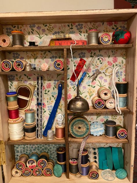 Vintage Sewing Shadow Box Ideas, Vintage Sewing Crafts Ideas, Sewing Shadow Box Ideas, How To Make A Shadow Box Diy, Miniature Sewing Room, Vintage Sewing Rooms, Shadow Box Memory, Wooden Sewing Box, Sewing Room Inspiration