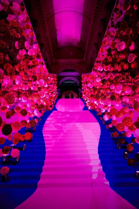 A Look Back at a Decade of Stunning Met Gala Interiors Met Gala Themes Party, Flamingo Centerpiece, Themes Party, Gala Decorations, Pink Tablecloth, Gala Themes, Corporate Events Decoration, Prom Themes, Gala Ideas