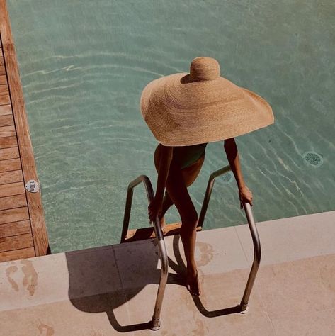 Summer in Mykonos Hat Photoshoot, Mykonos Hotels, Photographie Portrait Inspiration, Beige Aesthetic, Summer Feeling, Luxury Hotels, Summer Photography, Vacation Outfits, Mykonos