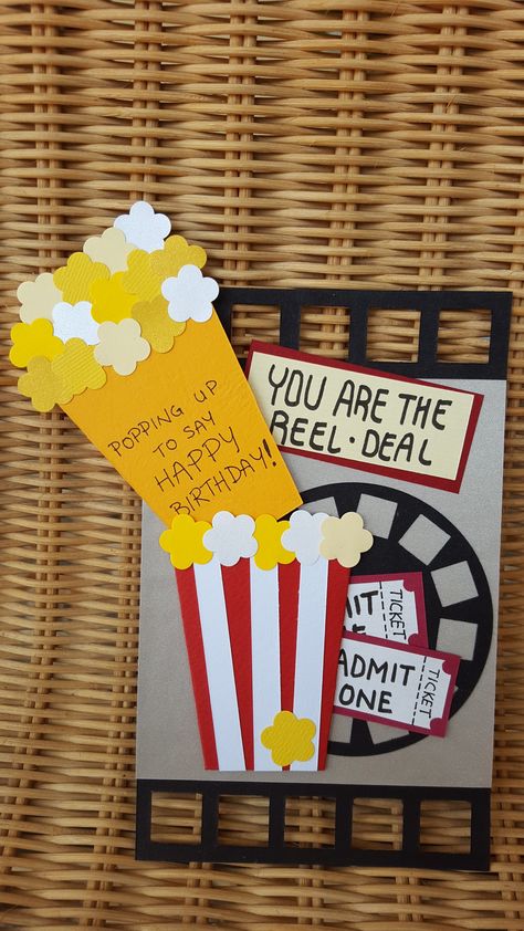 Cinema Gift Ideas, Cinema Scrapbook, Cinema Theme, Kino Box, Cinema Gift, Popcorn Theme, Deco Cinema, Movie Night Birthday, Movie Crafts