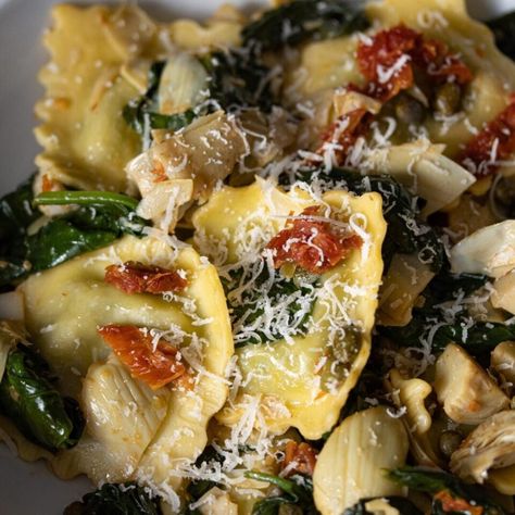 ravioli with asparagus hearts, capers, sun-dried tomatoes, spinach Ravioli With Spinach, Artichoke Heart Recipes, Spinach And Ricotta Ravioli, Spinach Ravioli, Ricotta Ravioli, Tomato Risotto, Butternut Squash Ravioli, Mediterranean Pasta, Ravioli Recipe