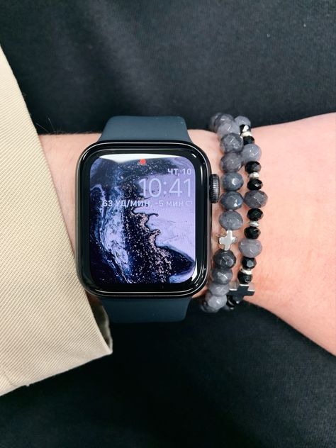 Apple Watch Black Aesthetic, Apple Watch Aesthetic Black, Black Apple Watch Aesthetic, Apple Watch Aesthetic, Apple Watch Hacks, Apple Watch Custom Faces, Watch Aesthetic, Apple Watch Bands Women, Apple Watch Fashion