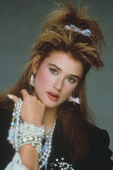 1980s Glamour, 80s Style Outfits, 80’s Hair, Post Workout Hair, Look 80s, 80s Party Outfits, 80s Look, 80’s Fashion, 80s Hair