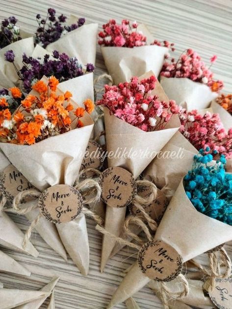 Magnet Wedding Favors, Marquee Decoration, Dried Flowers Diy, Candle Wedding Gift, Unique Wedding Cards, Bouquet Box, Preparing For Marriage, Flower Box Gift, Fiesta Decorations