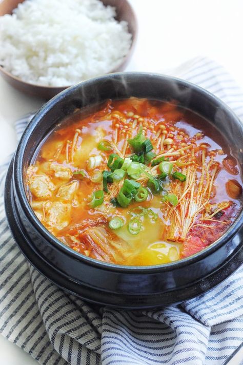 Soft Tofu Stew, Soondubu Jjigae, Jjigae Recipe, Tofu Stew, Soft Tofu, Spicy Soup, Spicy Korean, Korean Dishes, Stew Recipes