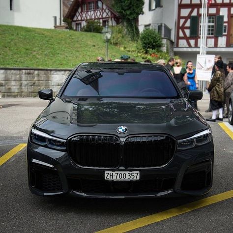 Bmw M760li V12, Money From Pinterest, Luxury Cars Bentley, Luxury Cars Bmw, Bmw Black, Luxury Cars Audi, New Luxury Cars, Bmw 6 Series, Lovely Car