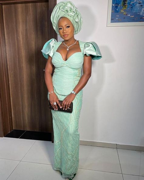 Teal Asoebi, Wedding Asoebi, Traditional Nigerian Wedding, Asoebi Style, Wedding Guest Outfit Ideas, Asoebi Styles, Lace Styles, Dream Outfits, Nigerian Wedding