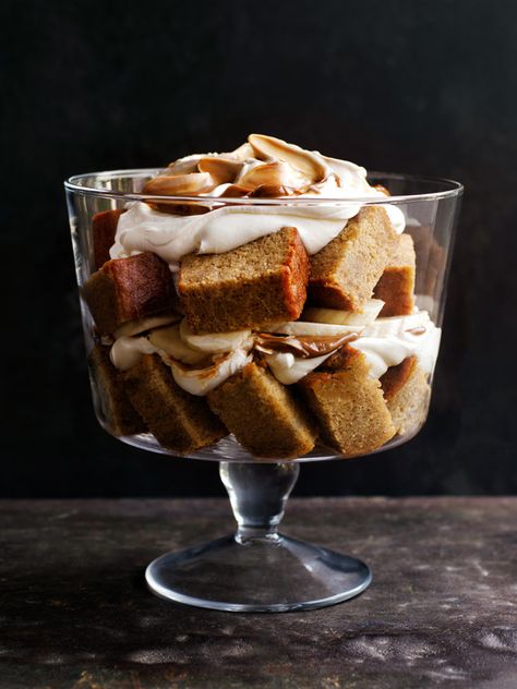 Banoffee en Dulce De Leche Swirl Trifle | Donna Hay Trifle Recipes Chocolate, Donna Hay Recipes, Christmas Classics, Donna Hay, Trifle Recipe, Chocolate Fudge Cake, Gluten Free Sweet, Sweet Recipes Desserts, Quick And Easy Dinner