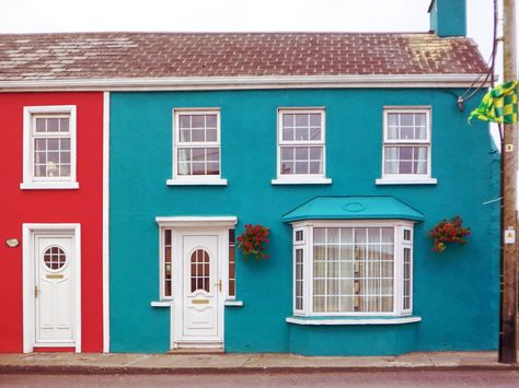 Colores Para Casa Exterior Ideas, House Ireland, Wood Shutters Exterior, Exterior Door Designs, Best Exterior Paint, House Colours, Irish Style, Painted Front Porches, Porch Addition