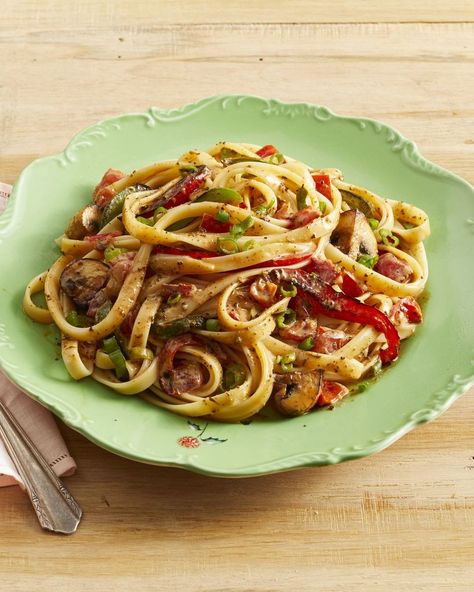 cajun pasta with veggies Pasta With Veggies, Autumn Pasta Recipes, Great Chicken Recipes, Cajun Pasta, Mardi Gras Food, Cajun Chicken Pasta, Chicken Pasta Recipes, Cajun Recipes, Cajun Seasoning