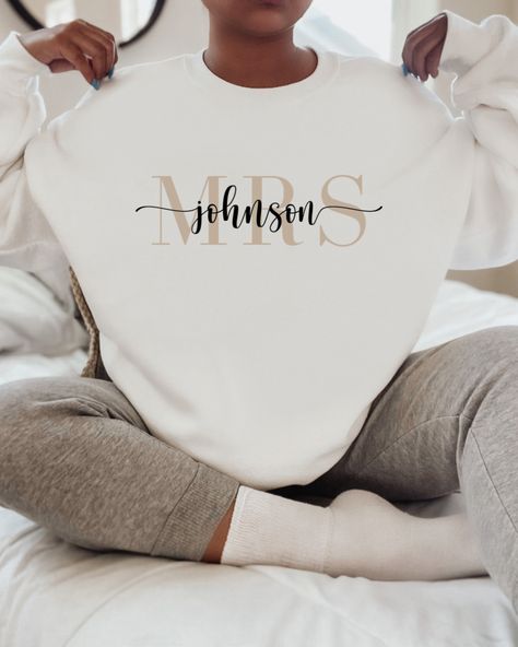 Engagement gift, engagement shirt, bride sweatshirt, wifey sweatshirt, bride to be, bride to be gift, bachelorette party, bride sweatshirt outfit, bride sweater wedding, bride sweatshirt bachelorette parties, bride sweater sweatshirts, wedding ideas, wedding announcement, engagement party ideas, engagement photos outfit, engagement party, engagement rings, future mrs, future bride, future bride gifts, future bride shirt, future bride shirt ideas, wedding ideas, gifts for bride, gifts for fiancé Engaged Crewneck, Embroidered Mrs Sweatshirt, Sweatshirt Bachelorette, Future Mrs Sweatshirt, Bride Sweater, Fiance Sweatshirt, Engagement Shirt, Wedding Sweater, Personalized Clothing