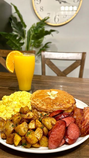 Unhealthy Breakfast Food, Pretty Food Breakfast, Black People Breakfast, Breakfast Ideas With Potatoes, Cooking Breakfast Aesthetic, American Breakfast Ideas, Big Breakfast Ideas, Soul Breakfast, Breakfast Ideas Black People