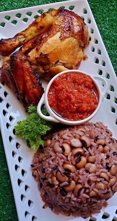 Fish Recipes Fried, Perch Fish Recipes, Pan Fried Fish Recipes, Fried Chicken Rice, Healthy Fish Recipes, Perch Fish, Whole Fish Recipes, Nigeria Food, Lake Fish