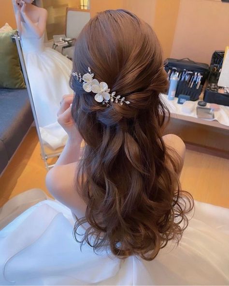 Wedding Korean Hairstyles, Hair Styles For Debut, Korean Hair Do Wedding, Prom Hairstyles Korean, Korean Wedding Hairstyles For Long Hair, Bridal Hair Korean, Korean Prom Hairstyle, Korean Party Hairstyle, Asian Bridal Hair Half Up