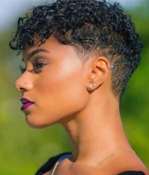 Twa Hairstyles, Tapered Natural Hair, Natural Hair Short Cuts, Curly Hair Photos, Short Curly Haircuts, Sassy Hair, Short Haircut, Short Natural Hair Styles, Curly Hair Cuts