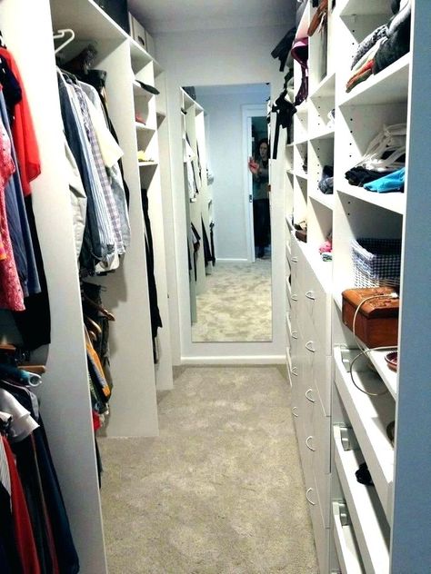 Mini Walk In Closet Ideas, Small Walk In Closet Dimensions, Mini Walk In Closet, Closet Ideas Small Spaces, Small Closet Ideas, Walk In Closet Dimensions, Walk In Closet Ideas, Ideas Armario, Closet Dimensions