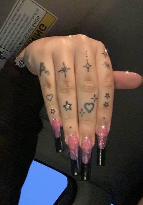 If you're looking for some inspiration for your next tattoo, or just want to see some of the most creative and well-done pieces out there, the subreddits r/tattoo and r/tattoos are the perfect places to start. Small Finger Tattoos, Finger Tattoo For Women, Cute Hand Tattoos, Hand And Finger Tattoos, Pretty Hand Tattoos, Tasteful Tattoos, Skeleton Hand Tattoo, Pretty Tattoos For Women, Tattoos For Black Skin