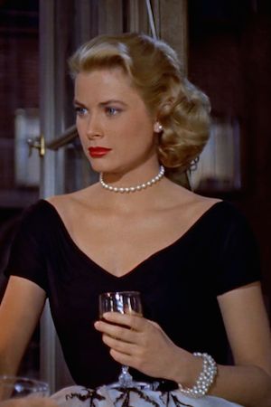 Grace Kelly Monaco, Grace Kelly 50s, 50s Pearl Necklace, 60s Movie Stars, Grace Kelly Fashion, 60s Actress, How To Wear Pearls, Grace Kelly Style, Edith Head