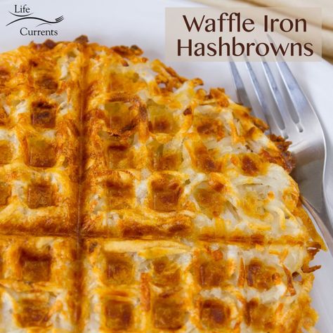 Waffle Iron Hashbrowns - crispy and browned on the outside, with just a bit of soft potato goodness on the inside Waffle Iron Ideas, Best Breakfast Potatoes, Breakfast Potatoes Recipe, Sweet Waffles, Iron Ideas, Kitchen Hacks Food, Potato Breakfast Recipes, Waffle Iron Hash Browns, Breakfast Hashbrowns