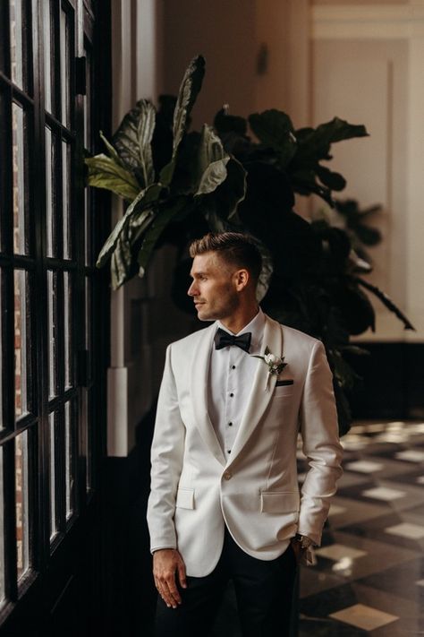 Man Wedding Tuxedo, Wedding Mens Tuxedo, Black White Groomsmen Attire, Classic Wedding Groom, Men’s Wedding Details, Vintage Tuxedo Wedding, Cream And Black Groom Suit, Groom’s Suit, Elegant Wedding Groom