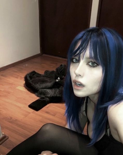 Hair Dye Ideas For Blue Eyes, Blue Racoon Tail Hair, Goth Blue Hair, Vampire Hair Color, Emo Long Hair, Grunge Hair Color Ideas, Alternative Dyed Hair, Alternative Makeup Ideas, Emo Hair Color Ideas