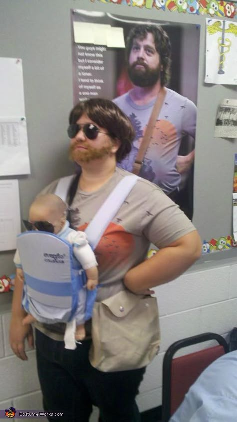 Omg! Hilarious!!! Allan from The Hangover - Homemade costumes for women Hangover Costume, Funny Diy Costumes, Diy Group Halloween Costumes, Zombie Halloween Costumes, Halloween Parejas, Halloween Costumes For Women, The Hangover, Costume Works, Homemade Halloween Costumes