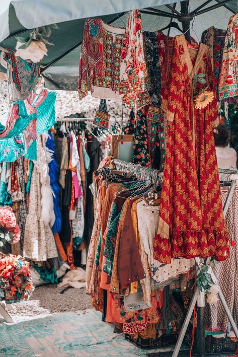 The best finds you should get from the Ibiza hippie market this year Ibiza Lifestyle, Hippie Cowgirl, Hippie Lifestyle, Bohemian Style Clothing, Boho Life, Ibiza Fashion, Boho Beauty, Urban City, Fashion Designs