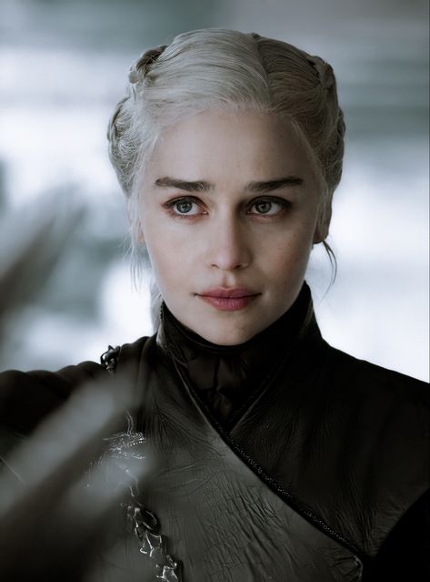 Games Of Thrones Daenerys, Game Of Thrones Queen Of Dragons, Danarys Targaryen, Daenerys Targaryen Queen, Queen Daenerys Targaryen, Emilie Clarke, Daenerys Targaryen Icons, Emilia Clarke Daenerys Targaryen, Game Of Thrones Daenerys