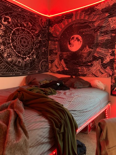 College dorm goth punk aesthetic grey bedroom by @nope.ext in ig College Dorm Room Ideas Goth, College Dorm Aesthetic Grunge, Asethic Bedroom Idea, Goth College Dorm, Grunge College Dorm, Punk Asethic, Room Asethic, Goth Asethic, Cozy Dark Bedroom Ideas