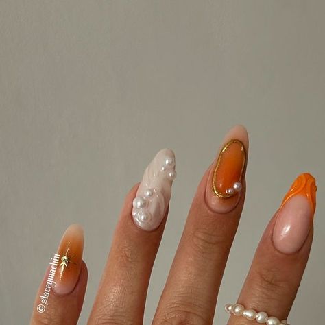 Stacey on Instagram: "Summer orange 🍊🐚✨" Nails Miami Style, Orange Nails With Oranges, Nail Minimalist Design, Summer Nail Orange, Orange Nail Art Summer, Orange Beachy Nails, Orange Inspo Nails, Peach Colored Nails Designs, 3d Orange Nails