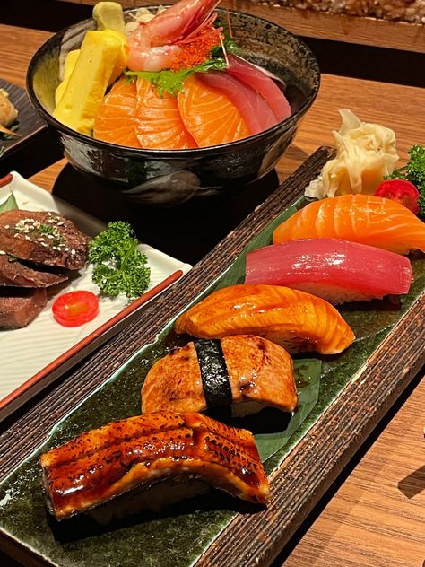 Japan Sushi Aesthetic, Fancy Japanese Food, Expensive Restaurant Food, Sashimi Aesthetic, Japanese Food Photography, Food Shapes, Foreign Food, An Apron, Cooking Hacks