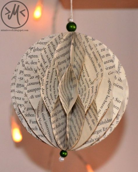 Une boule en papier journal origami Old Book Crafts, Origami Ball, Noel Diy, Christmas Origami, Folded Book Art, Old Book Pages, Diy Crafts To Do, Old Book, Diy Christmas Ornaments