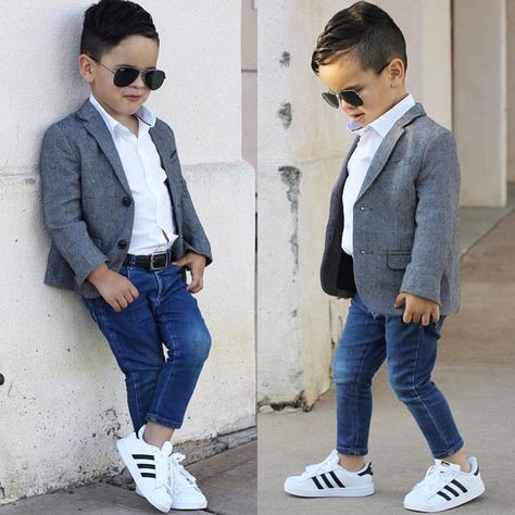 1,899 Me gusta, 94 comentarios - KidzOutfitOfTheDay (@kidzootd) en Instagram: "Little dude 💙 Rocking his outfit 💙 👉 @willistyle28 WEBSITE - WWW.KIDZOOTD.COM For a chance to be…" Suit Jacket With Jeans, Trendy Boy Outfits, Toddler Boy Fashion, Kids Fashion Clothes, Boys Wear, Stylish Boys