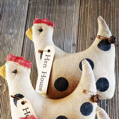 @dande_lion62 on Instagram: "-Farmhouse Hens- 🐔
Hand painted and grunged with coffee stain!

Available in my Etsy Shop!
Link in Bio 
⬇️⬇️⬇️
www.dandelionprimitives.etsy.com 

#chicken 
#chickenlover
#henhouse
#chickendecor
#farmhouse
#farmhousedecor
#primitivechicken 
#primitivedecor
#spring
#springdecor 
#smallbusinessowner
#etsyshopowner
#dandelionprimitives" Coffee Stain, Chicken Decor, Hen House, Chicken Lovers, Coffee Staining, Primitive Decorating, Spring Decor, Farmhouse Decor, Dandelion