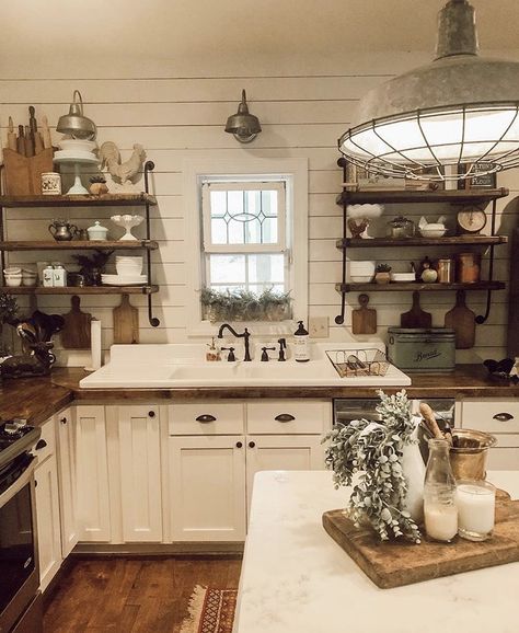 Kitchen Shiplap, Portable Building, Country Chic Kitchen, Shiplap Kitchen, Country Farmhouse Kitchen, Drainboard Sink, Country Kitchens, Diy Kitchen Renovation, Small Farmhouse