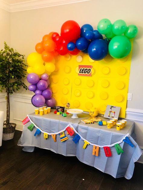 6th Birthday Boy Lego Theme, Lego Birthday Theme Ideas, Kids Lego Party Ideas, Lego Kids Birthday Party, Lego Diy Birthday Ideas, Lego Birthday Balloon Decoration, Lego Birthday Party Decorations Boys, Lego City Birthday Party Decorations, Lego Birthday Theme Boys