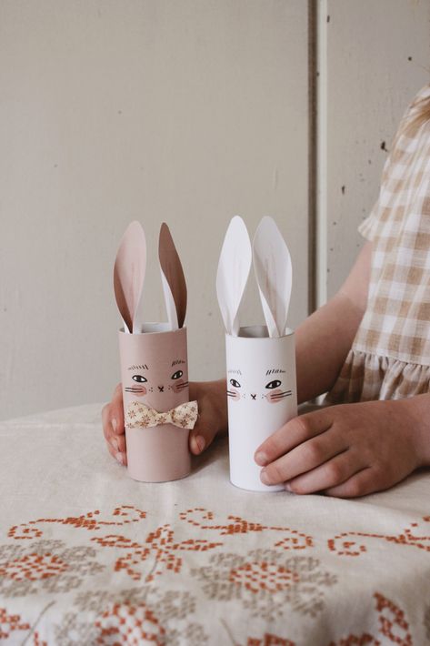 Rabbit Tube Printable - Mer Mag Halloween Party Packs, Rabbit Crafts, Reindeer Gifts, Easy Easter Crafts, Toilet Paper Roll Crafts, Gift Box Template, Paper Roll Crafts, Printable Crafts, Easter Crafts For Kids