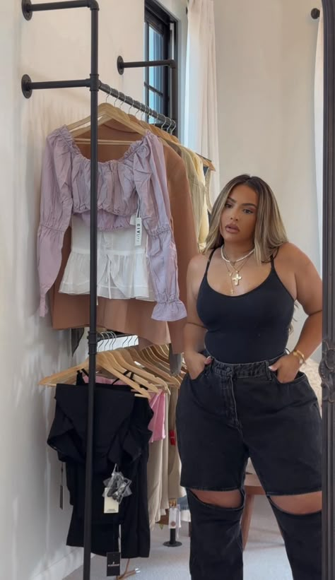 Kristal Heredia's Amazon Page Plus Size Outfits Jeans, Curve Outfit Ideas, How To Dress For Your Body Type, Plus Size Brunch Outfit, Curve Outfits, Styles For Curvy Women, Classic Edgy Outfits, Summer Plus Size Outfits, Outfit Ideas Curvy