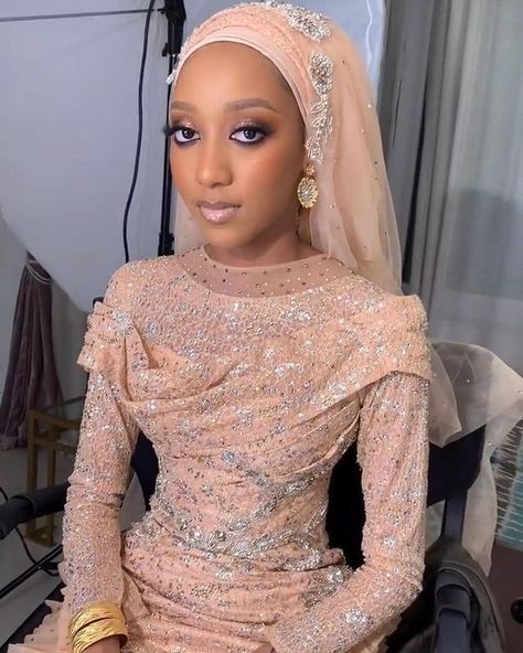 Arewa Styles, Marriage Dresses, Lace Turban, Asoebi Lace Styles, Hijab Brides, Unique Ankara Styles, Muslimah Wedding Dress, Muslimah Wedding, Nigerian Bride