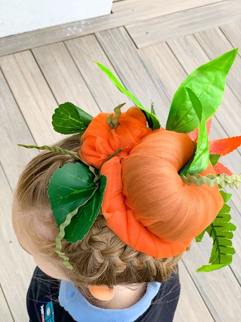 Pumpkin Hair Bun, Crazy Hair Day Halloween, Hat Hair Ideas, Apple Hair, Halloween Pumpkin Patch, Halloween Scenes, Pumpkin Hair, Pumpkin Hat, Hair Idea