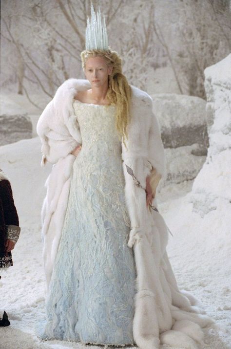 Role: Tilda Swinton's The White Witch from "The Chronicles of Narnia: The Lion, the Witch and the Wardrobe", 2005 White Witch Narnia, Jadis The White Witch, White Witch Costume, Narnia Costumes, Snow Queen Costume, Ice Queen Costume, Lion Witch Wardrobe, Evil Queens, Queen Costume