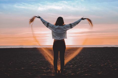 Desert Photoshoot Ideas, Desert Photoshoot, Desert Photography, Shotting Photo, Beach Photography Poses, Foto Tips, Beach Portraits, Portrait Photography Poses, Photography Poses Women