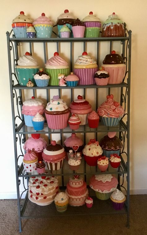 Cupcake Pottery, Cupcake Room Decor, Cupcake Kitchen Theme, Cupcake House, Cupcake Cookie Jar, Cupcake Kitchen Decor, Ceramic Cupcake, Deco Cupcake, Clay Diy Projects