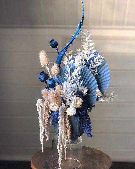 Flower Banquet For Bride, Blue Dried Flower Arrangements, Large Dried Flower Arrangements, Diy Dried Flower Arrangement, Grass Centerpiece, Blue Flower Arrangements, Floral Art Arrangements, Boquette Flowers, Flower Arrangements Simple