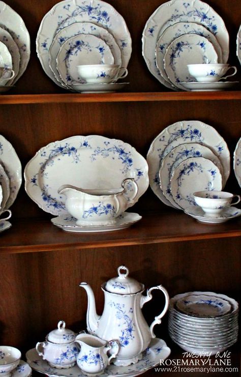 Displaying Dishes, China Hutch Display, Crockery Display, China Cabinet Decor, Traditional Livingroom, Blue And White Dishes, Hutch Display, China Cupboard, Dish Display