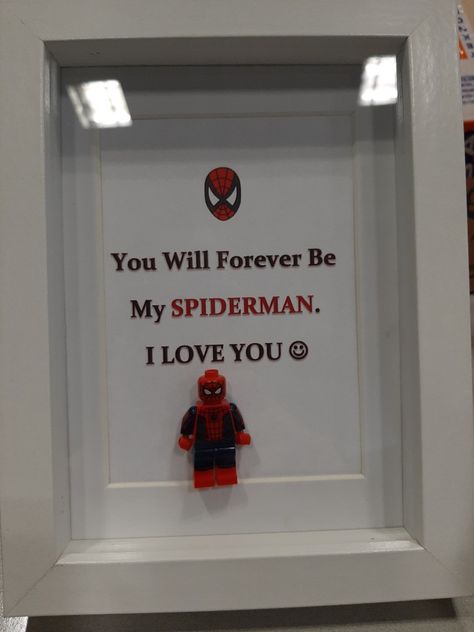 Spiderman Crafts For Boyfriend, Spiderman Proposal, Spiderman Valentines Gifts, Spider Man Gift Basket For Boyfriend, Spiderman Birthday Aesthetic, Spiderman Gifts For Boyfriend Diy, Spiderman Boyfriend Gifts, Spiderman Things To Make, Spiderman Diy Crafts