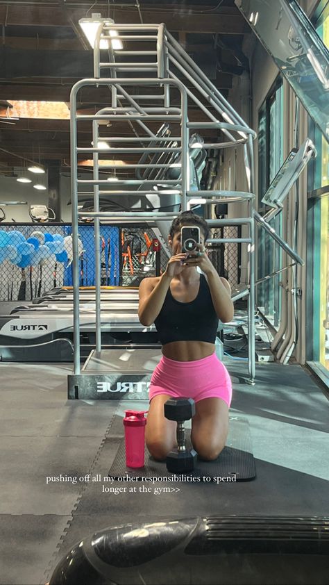 Gym Pic Ideas, Aesthetic Productive, Gym Mirror Selfie, Gym Girl Aesthetic, Healthy Lifestyle Aesthetic, Gym Pic, Gym Pics, Gym Mirror, Morning Gym